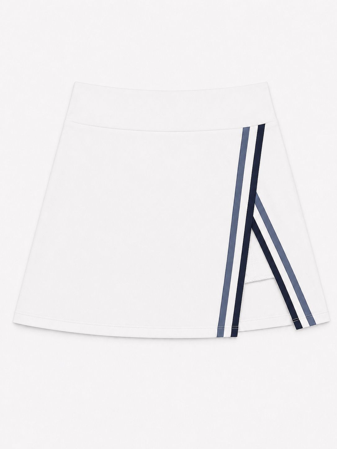 Beyond Court Momentum Skirt in White / Oxford Navy