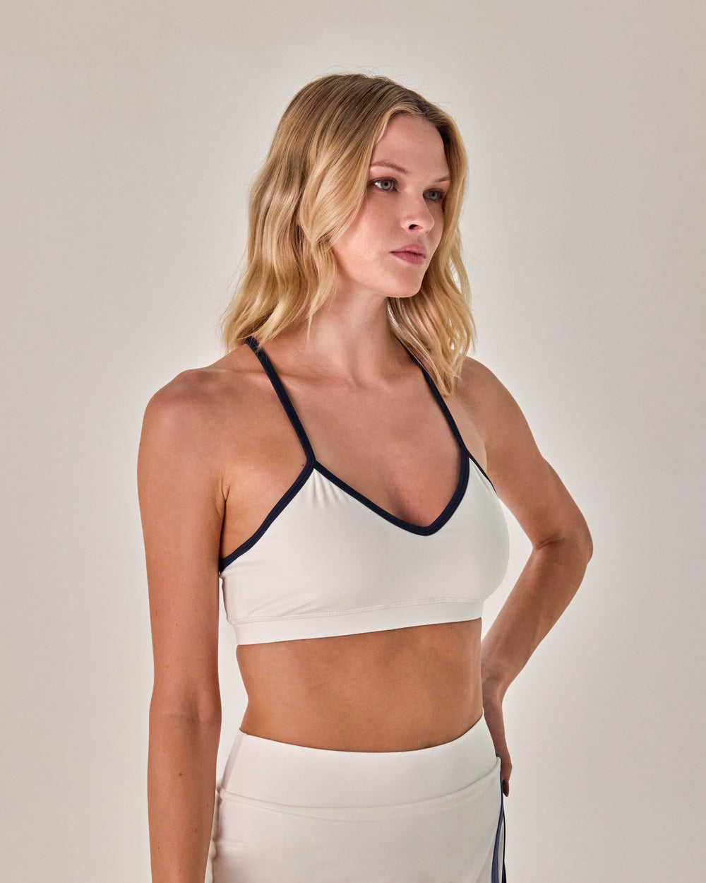 Beyond Court Elle Bra — crop front in White